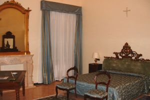 Xtrallusion offers characteristic Bed and Breakfast, B&B, Guest House, Hotel, Albergo and Country Lodge accommodation in Italy. Plus independent self-guided Walking, Adventure, Activity, Skiing and Paragliding Holiday itineraries on the Italian Rivieras, in the Italian Lakes, in the Italian Alps and in some of the most beautiful corners of Italy.